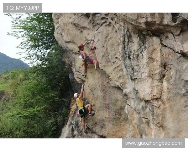 攀岩精神：深入成都攀岩队的团队协作与挑战之旅