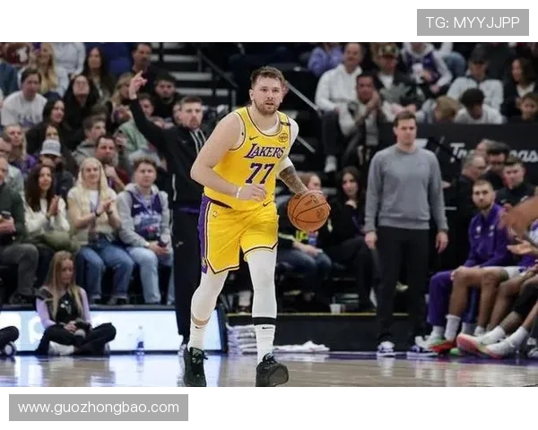 08年湖人对阵黄蜂的经典对决回顾与赛季精彩瞬间分析