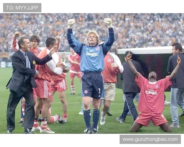 卡恩与贝克汉姆的传奇对决:足球场上的巅峰对抗与荣耀时刻 卡恩与贝克汉姆的传奇对决:足球场上的巅峰对抗与荣耀时刻