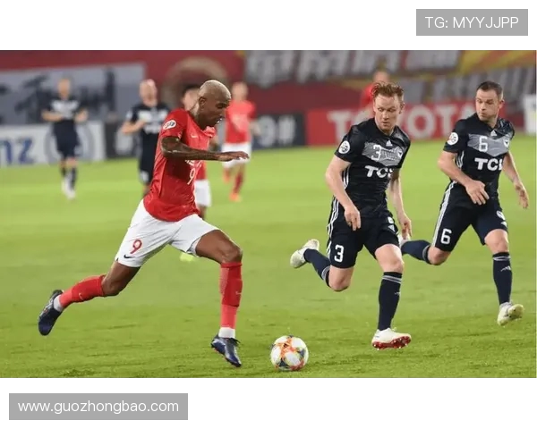 西悉尼漫步与悉尼FC的激烈对决展现澳超联赛的精彩魅力 西悉尼漫步与悉尼FC的激烈对决展现澳超联赛的精彩魅力